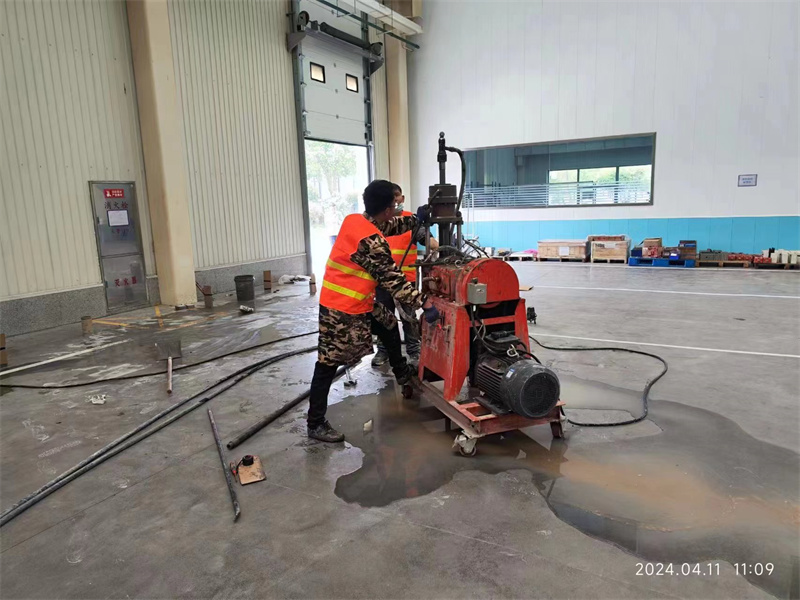 呼图壁厂房地面下沉塌陷注浆加固施工